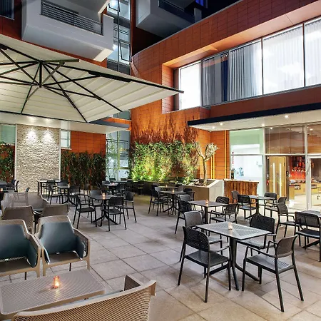 Ξενοδοχείο Hilton Garden 4*