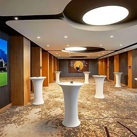 Hilton Garden Hotel 4*