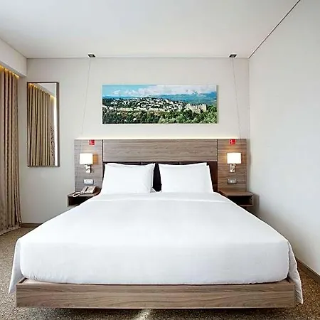 Hilton Garden 4* Tirana