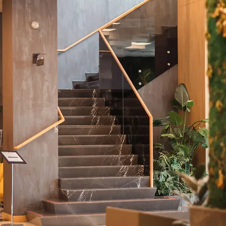 Hilton Garden Hotel 4*