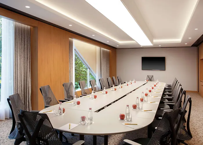 Hilton Garden تيرانا