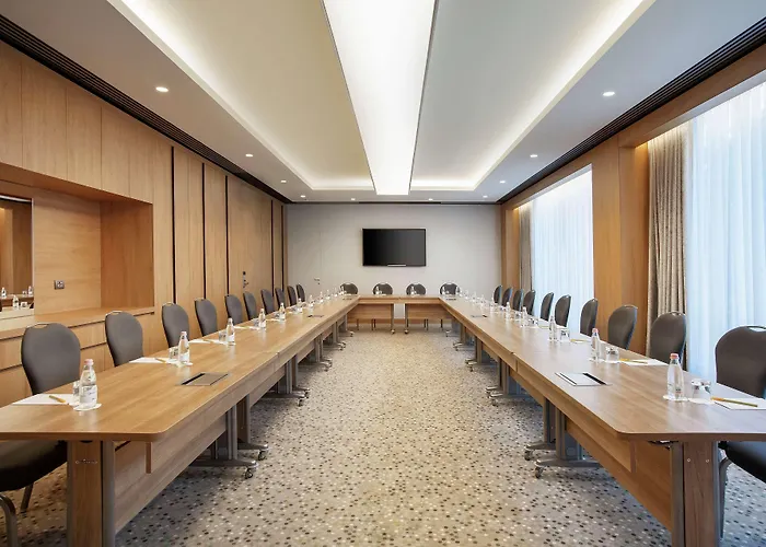 فندق Hilton Garden 4*